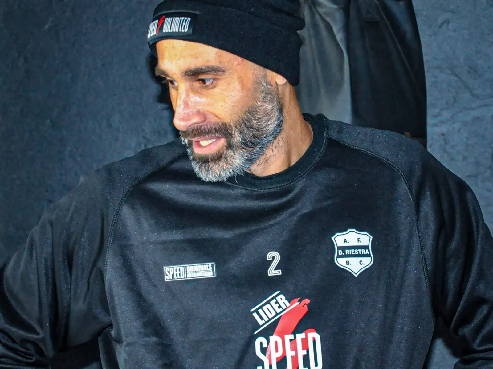 Carlos Quintana, defensor de Deportivo Riestra, celebra durante el partido ante Boca Juniors en el estadio de Riestra, Bajo Flores, 2026
