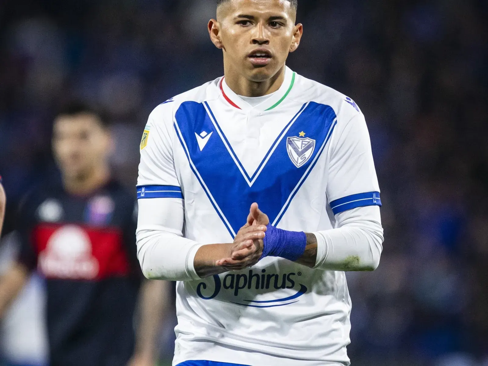 Imanol Machuca en un partido con la camiseta de Vélez Sarsfield