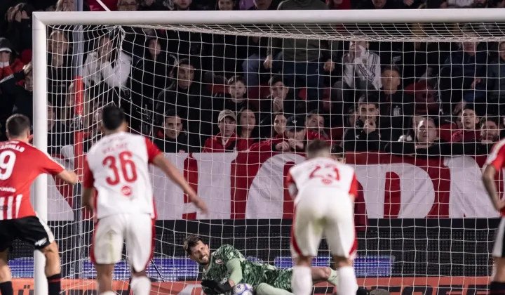 Rodrigo Rey, el penal atajado y un futuro incierto en Independiente tras la llegada de Mele
