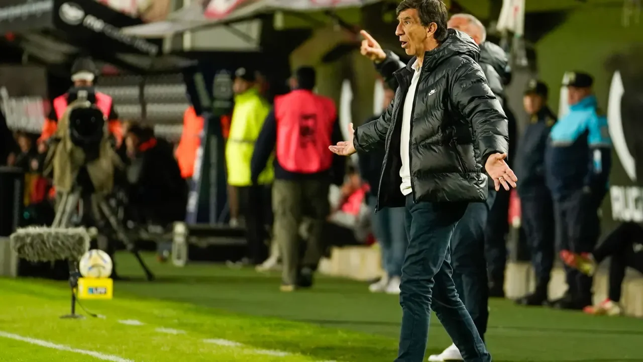 Racing Club ha tomado la determinación de rescindir el contrato de préstamo del delantero chileno Damián Pizarro, quien se unió a la institu