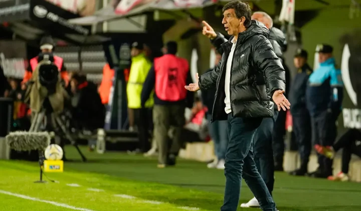 Racing Club ha tomado la determinación de rescindir el contrato de préstamo del delantero chileno Damián Pizarro, quien se unió a la institu