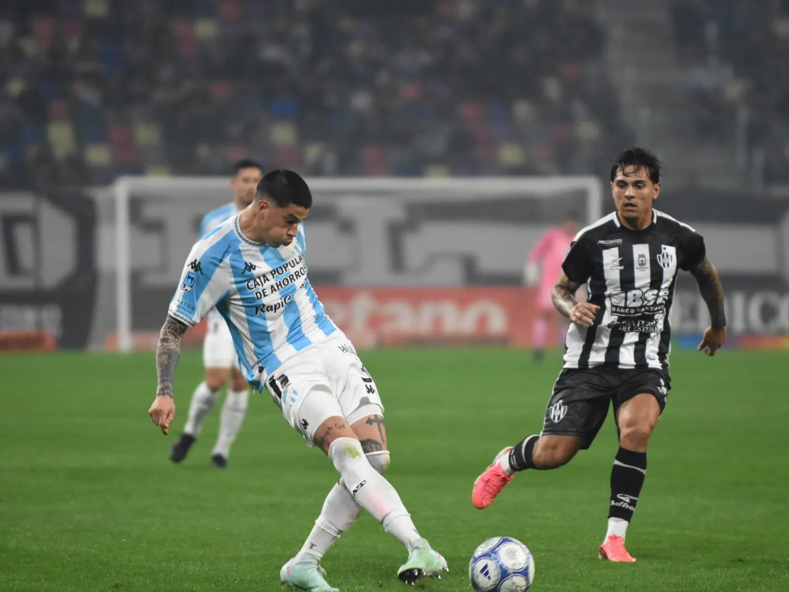 Mateo "Loco" Díaz de Atlético Tucumán festeja su segundo gol frente a Central Córdoba, en el estadio Madre de Ciudades