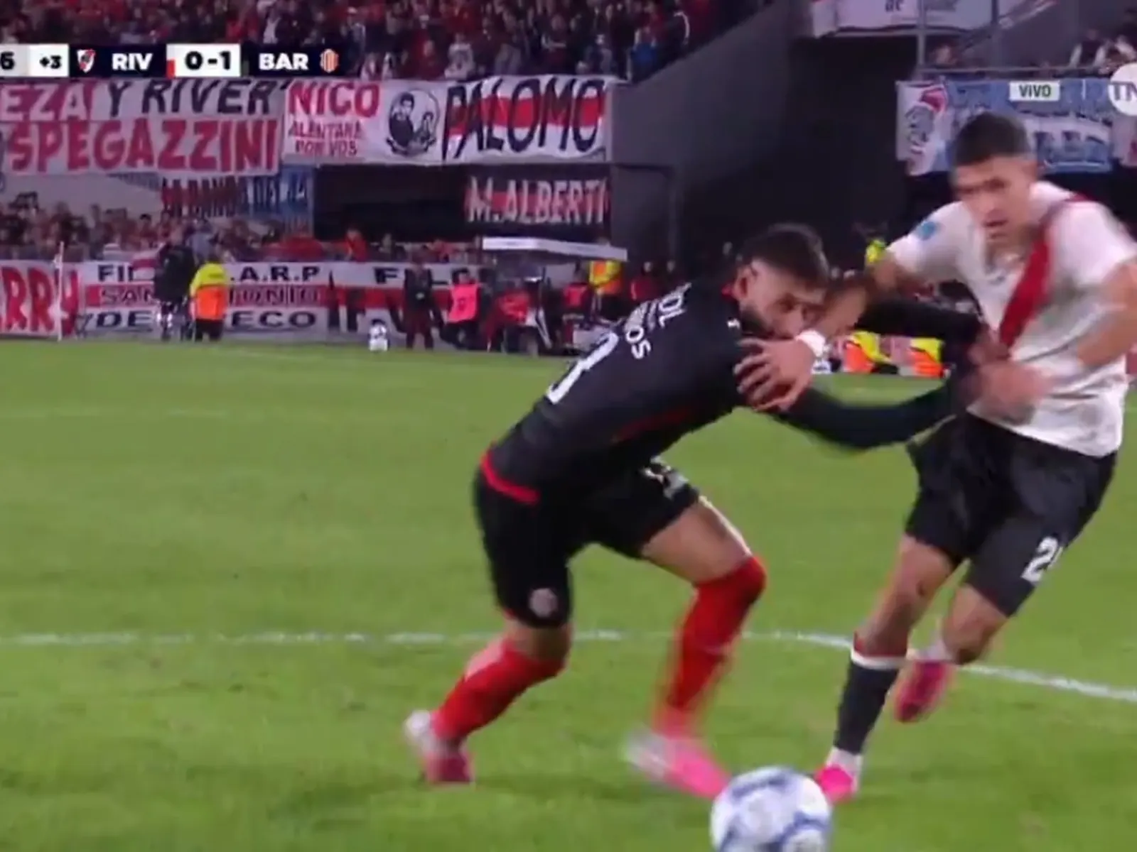 Acciones del partido entre River Plate y Barracas Central por la Liga Profesional.