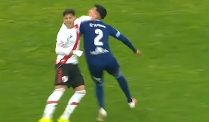 El equipo de Reserva de River Plate sufrió una dura derrota ante Racing en la final del torneo, un partido que se complicó significativament