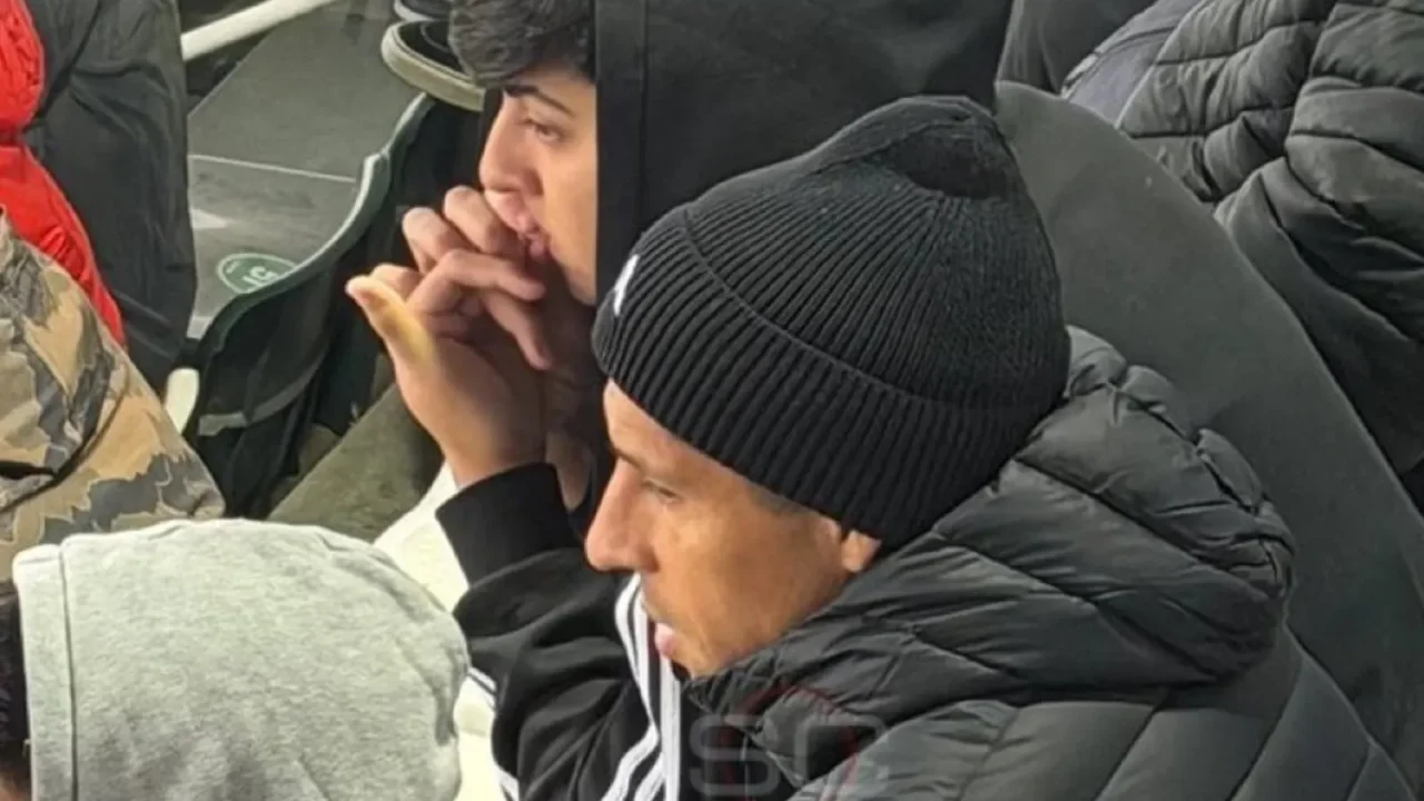 Enzo Pérez, una figura histórica para River Plate, sorprendió este viernes al hacerse presente en la final de la Reserva entre su exequipo y