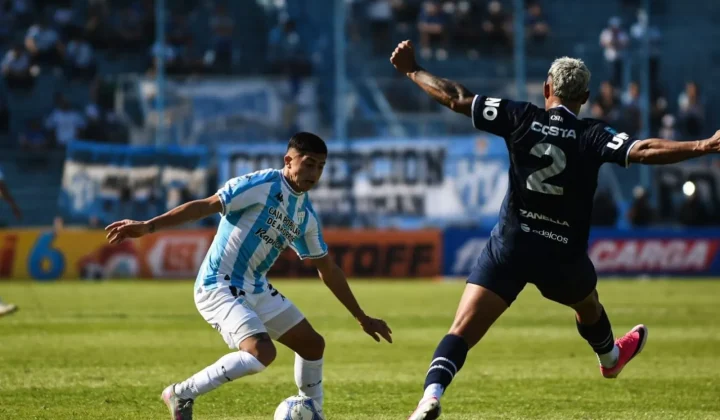 Pausa de hidratación en el fútbol argentino: el insólito cooling break en el debut del Clausura