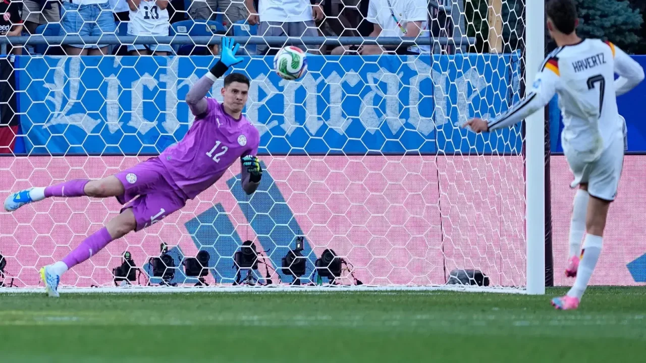 Tras su destacada actuación en el reciente Mundial, donde se erigió como una de las figuras de la Selección de Paraguay, el arquero Orlando