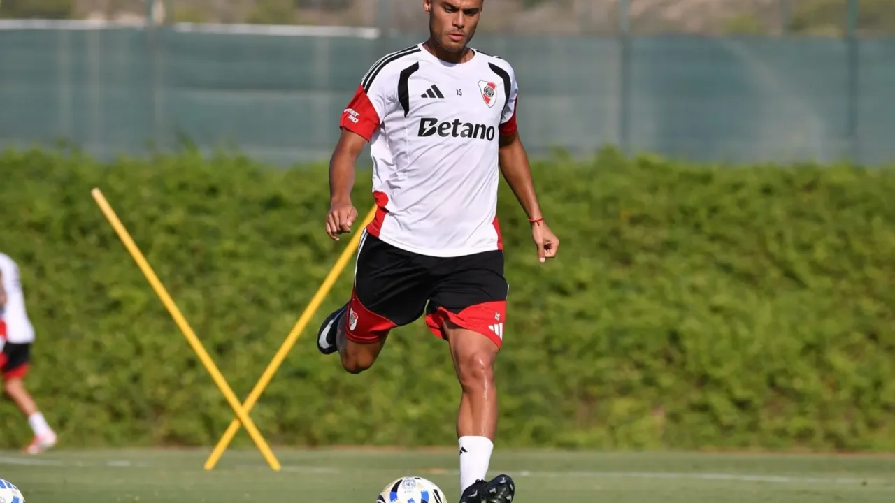 Fausto Vera, una de las figuras destacadas de River Plate en lo que va de la temporada, ha dejado clara su intención de permanecer en el clu