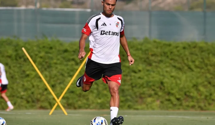 Fausto Vera, una de las figuras destacadas de River Plate en lo que va de la temporada, ha dejado clara su intención de permanecer en el clu