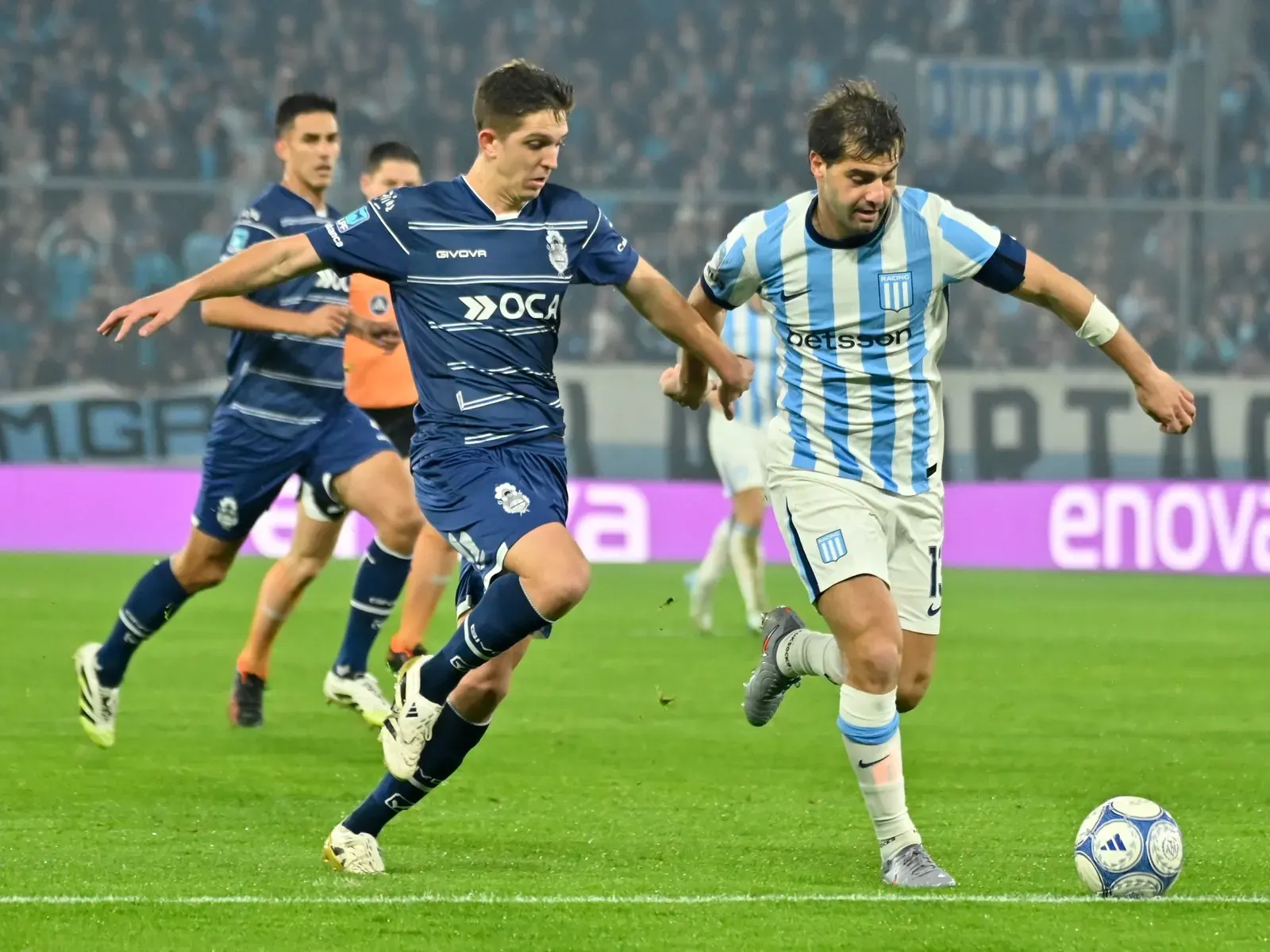 Santiago Sosa, capitán de Racing Club, durante un partido del Torneo Clausura 2026