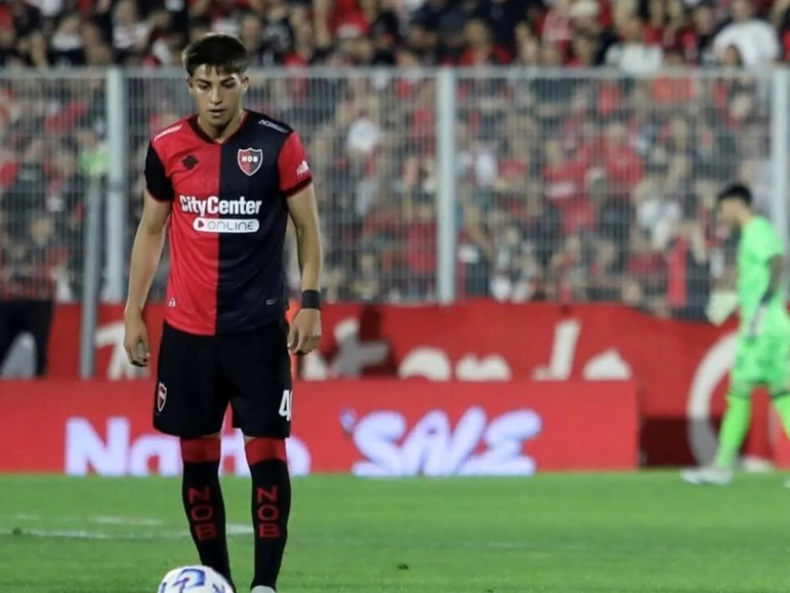 Valentino Acuña, futbolista de Newell’s, durante un encuentro de la Liga Profesional Argentina