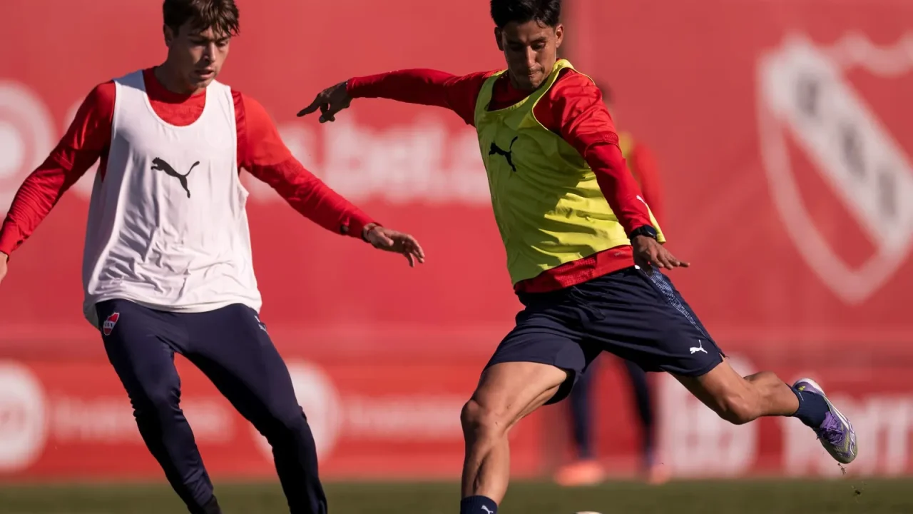 El plantel profesional de Independiente ha iniciado su puesta a punto para el Torneo Clausura, bajo la intensa supervisión de Gustavo Quinte