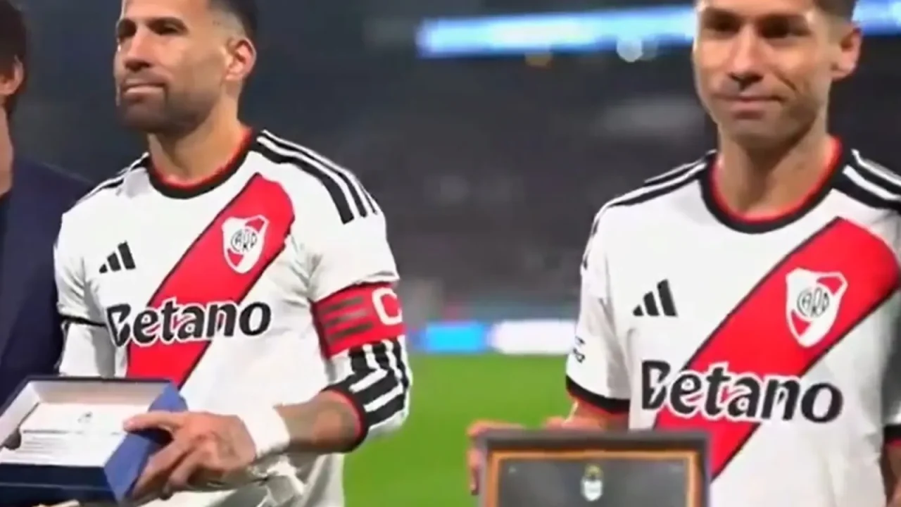 Gimnasia homenajeó a Otamendi y Montiel antes del partido con River: el emotivo reconocimiento a los campeones del mundo