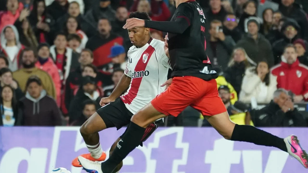 El emotivo debut de Jonathan Spiff en River y un récord insólito