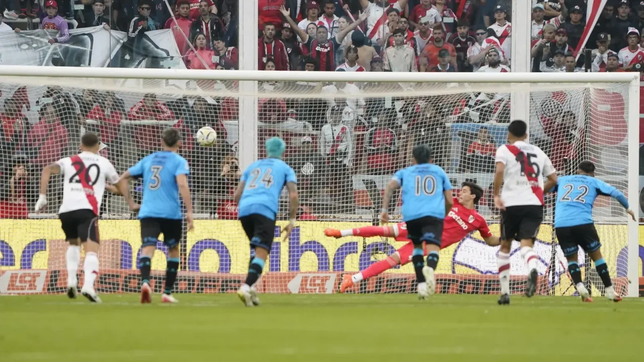 Belgrano se corona campeón del Apertura tras un duro golpe a River: el análisis de los goles