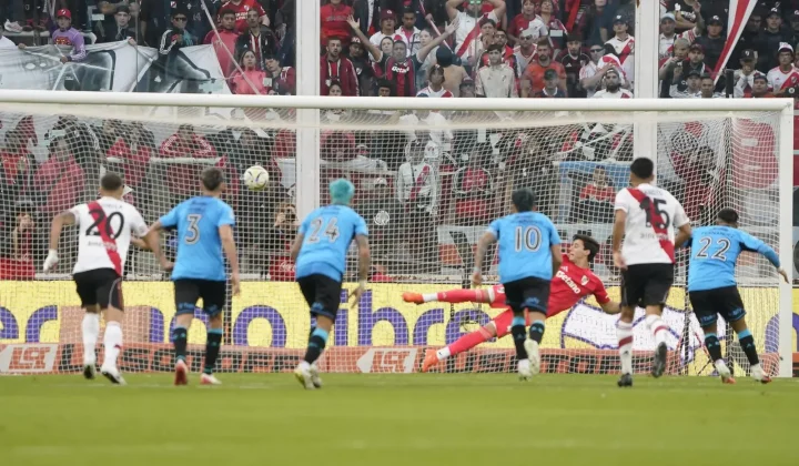 Belgrano se corona campeón del Apertura tras un duro golpe a River: el análisis de los goles
