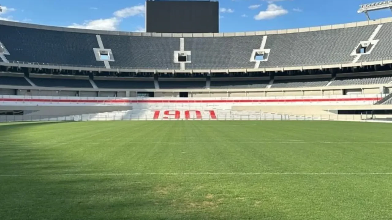 River Plate desmantela su histórica pantalla gigante para dar paso a una nueva era en el Monumental