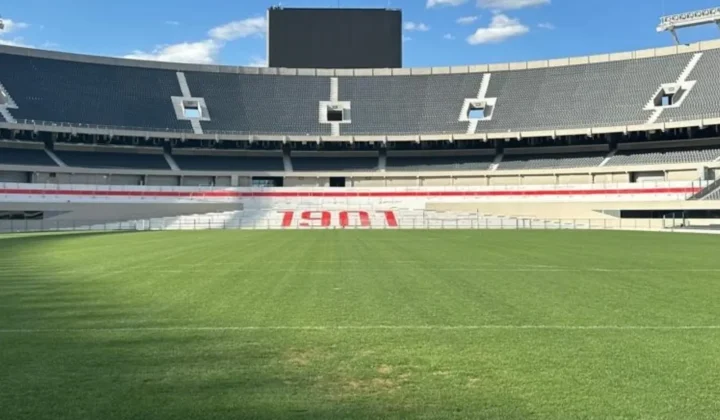 River Plate desmantela su histórica pantalla gigante para dar paso a una nueva era en el Monumental