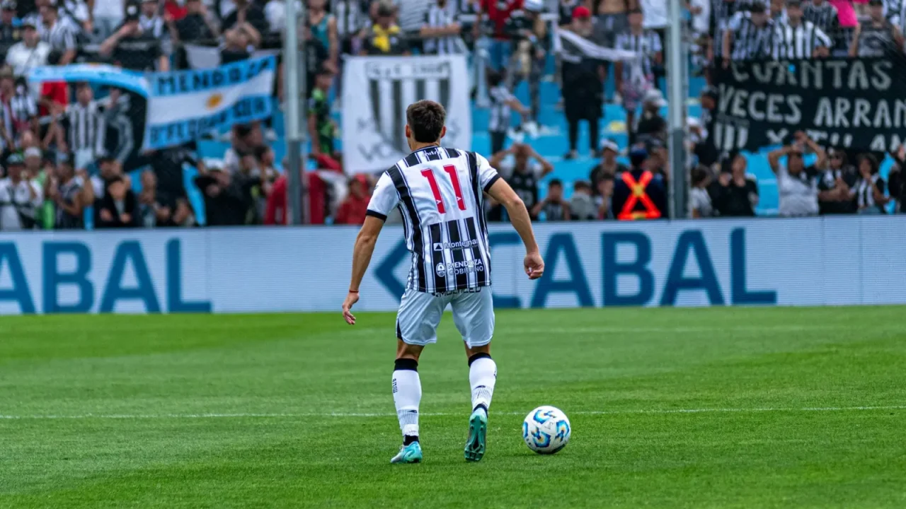 Mercado de pases del fútbol argentino: qué está confirmado y qué sigue sin señales firmes