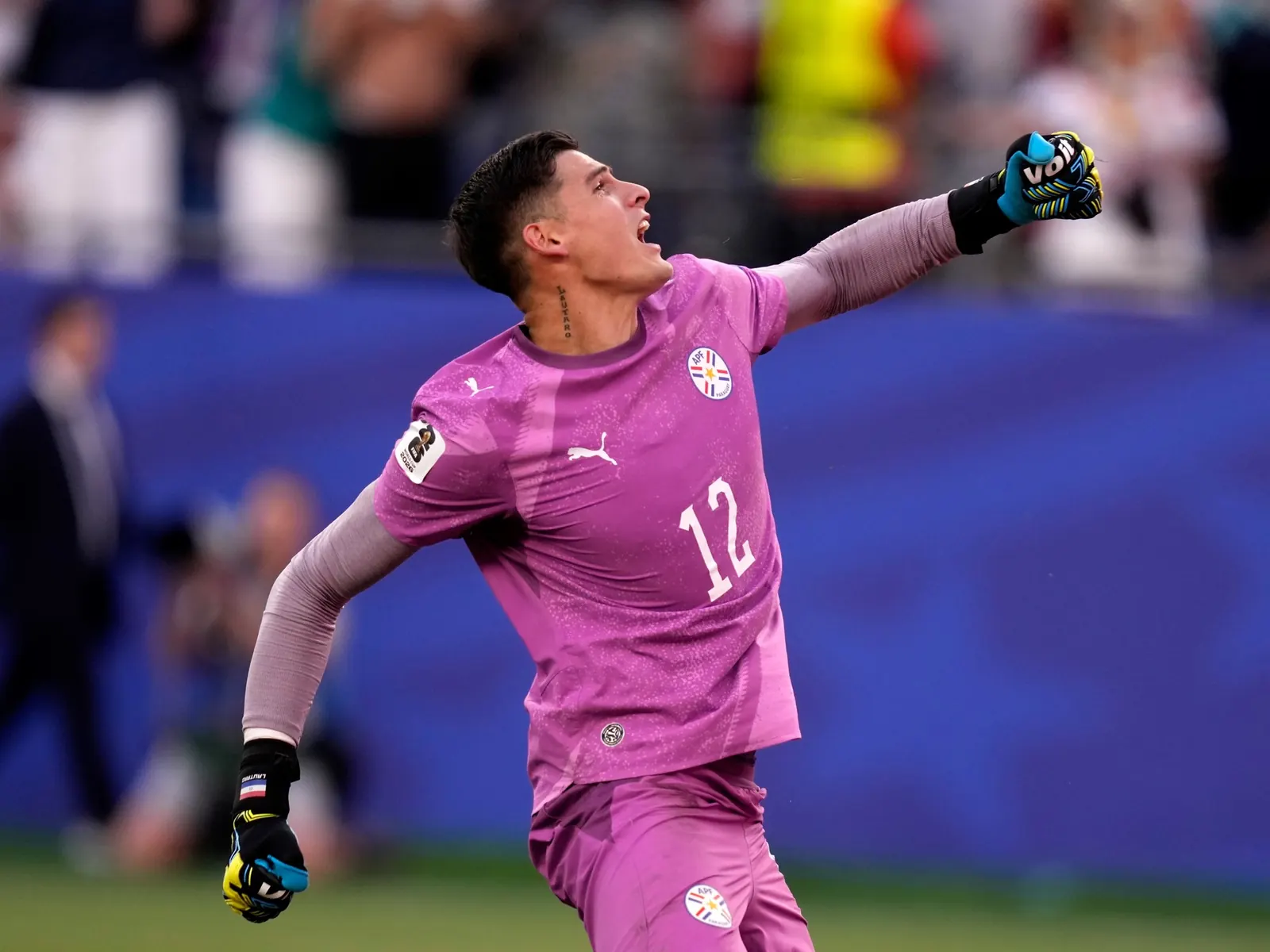 El arquero de San Lorenzo, Orlando Gill, en acción durante un partido.
