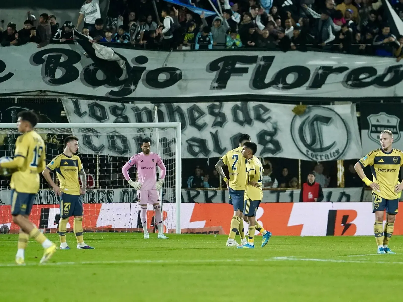 Boca Juniors en el campo de Riestra durante la derrota 3-0 por el Torneo Clausura 2026