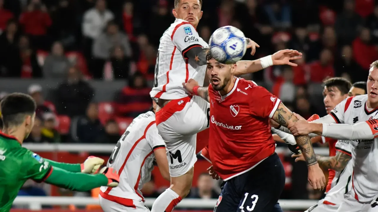 Independiente venció a Newell’s con un golazo de Montiel: los puntajes del Rojo