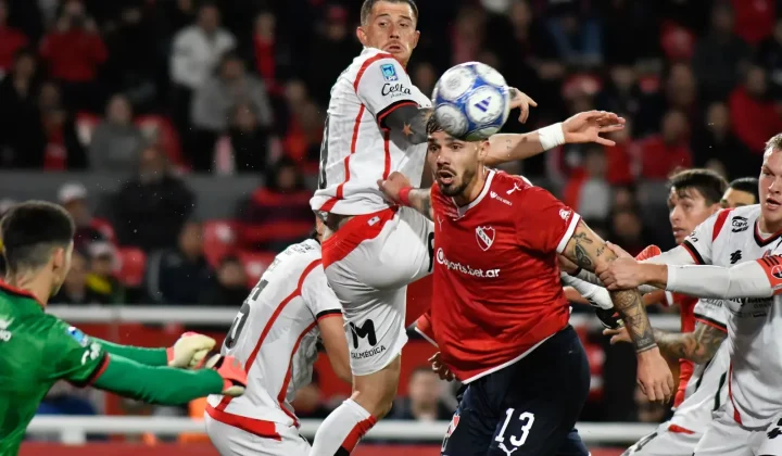 Independiente venció a Newell’s con un golazo de Montiel: los puntajes del Rojo