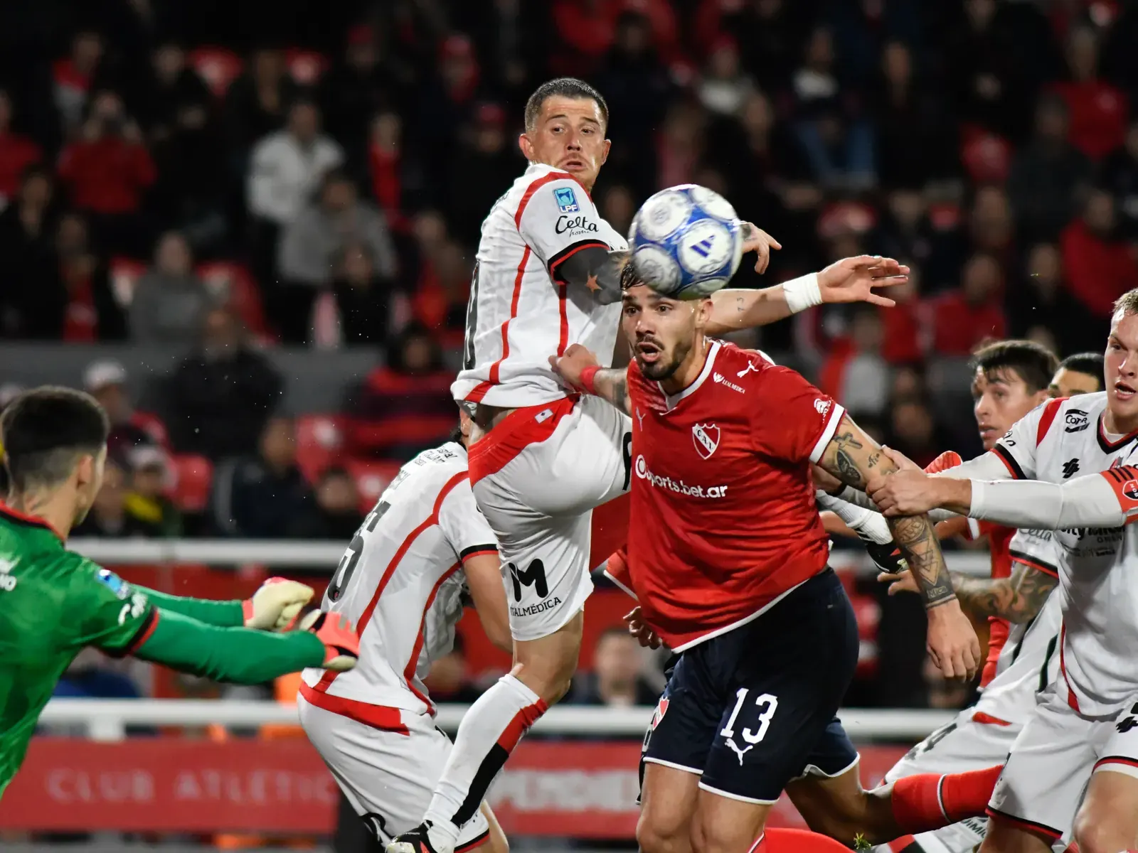 Diego Montiel festeja el gol de la victoria de Independiente frente a Newell's en el Torneo Clausura 2026