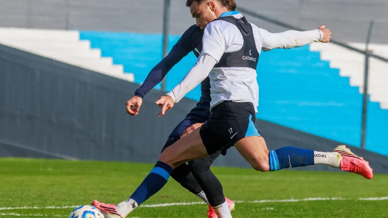 La fiebre mundialista domina el panorama deportivo argentino, pero la atención del fútbol local se centra en la inminente vuelta de la compe