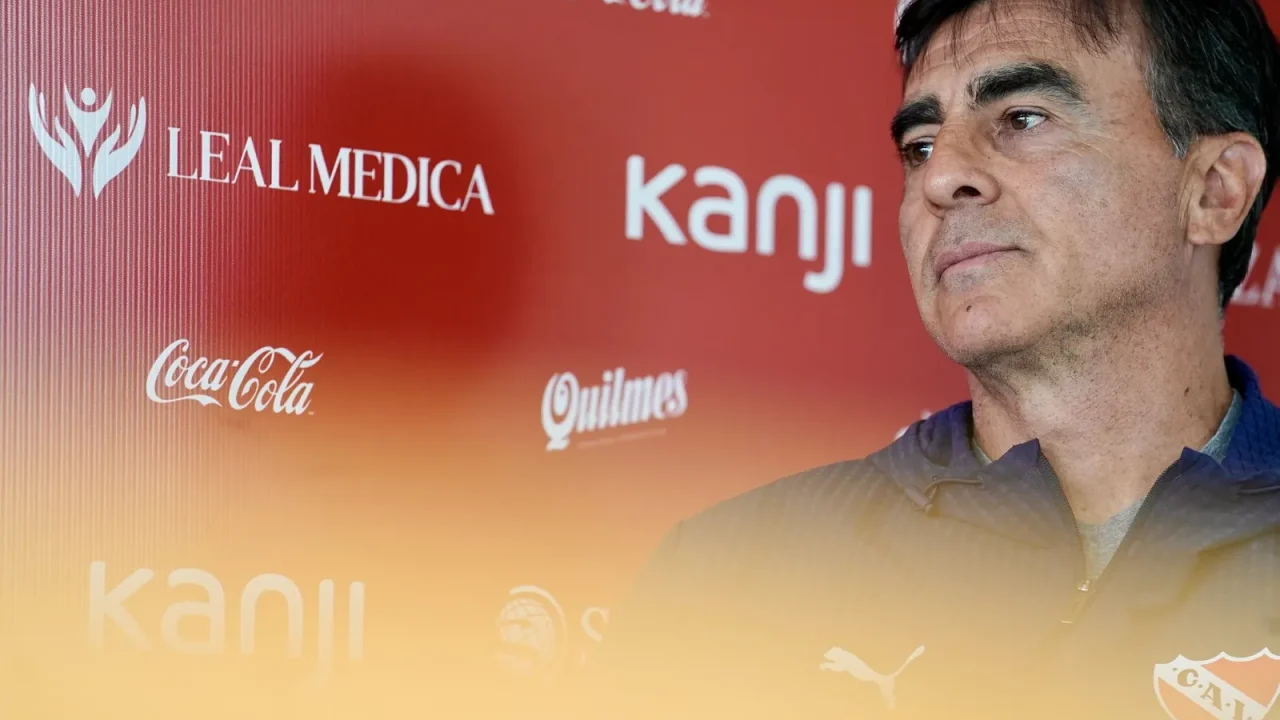 Quinteros detalla sus prioridades: Independiente busca reforzar la defensa, el mediocampo y el ataque