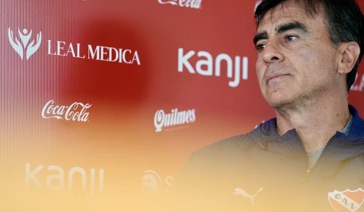 Quinteros detalla sus prioridades: Independiente busca reforzar la defensa, el mediocampo y el ataque
