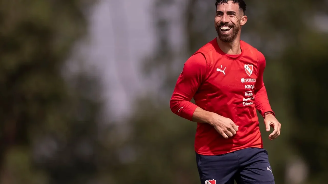 Gabriel Ávalos en el radar de Olimpia: horas clave para definir su futuro en Independiente