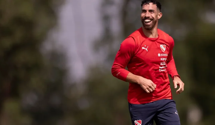 Gabriel Ávalos en el radar de Olimpia: horas clave para definir su futuro en Independiente
