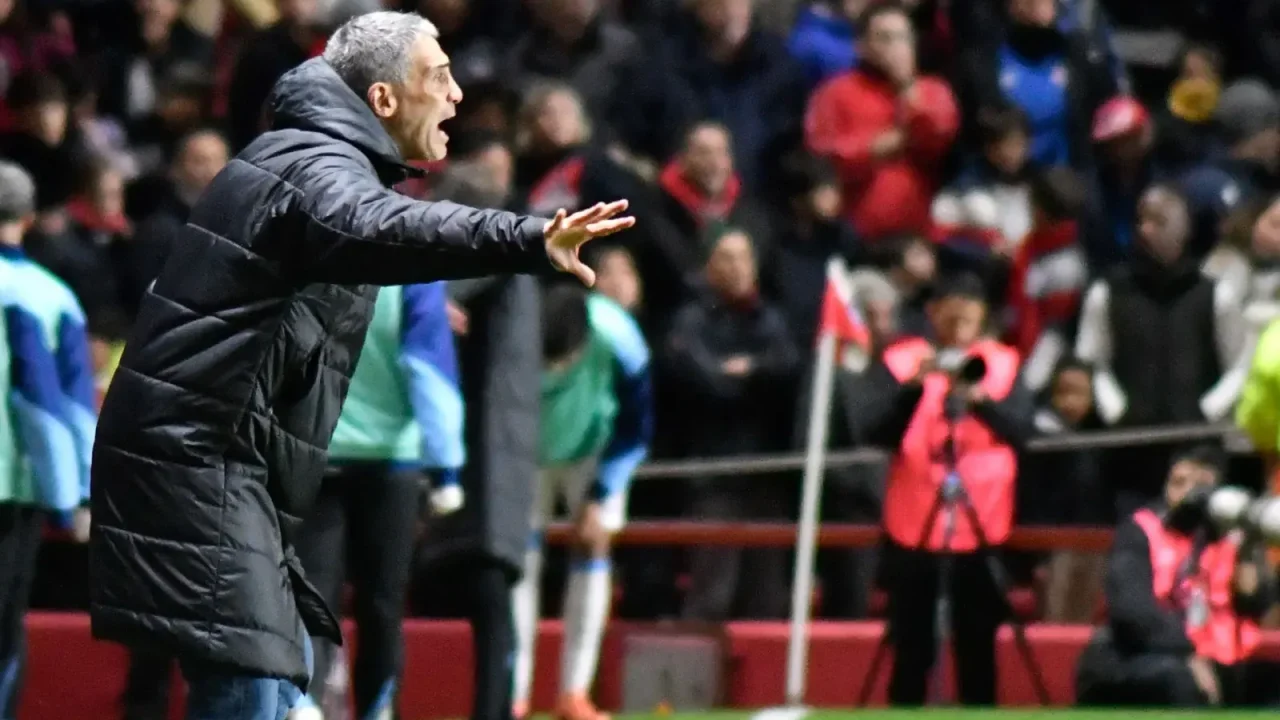 Vojvoda deja afuera a Colombo y Solari para Racing-Banfield