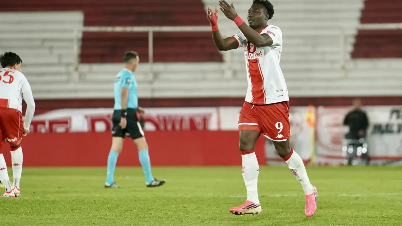 Huracán superó a Racing en el Ducó y profundizó la crisis de la Academia en el Clausura