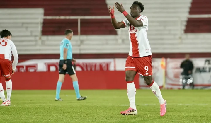 Huracán superó a Racing en el Ducó y profundizó la crisis de la Academia en el Clausura