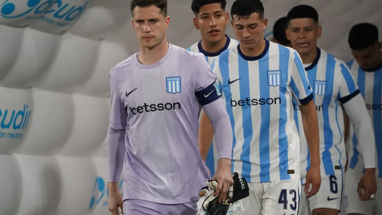 Los puntajes de Racing en el triunfo clave ante Sarmiento: Escudero y Maravilla Martínez, las figuras