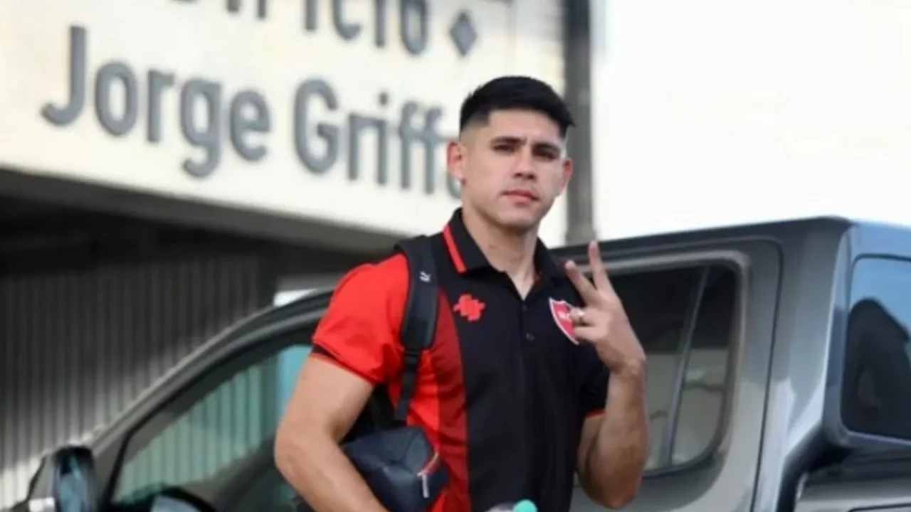 Saúl Salcedo volvió al predio de Newell’s y avanza en su recuperación tras el grave accidente