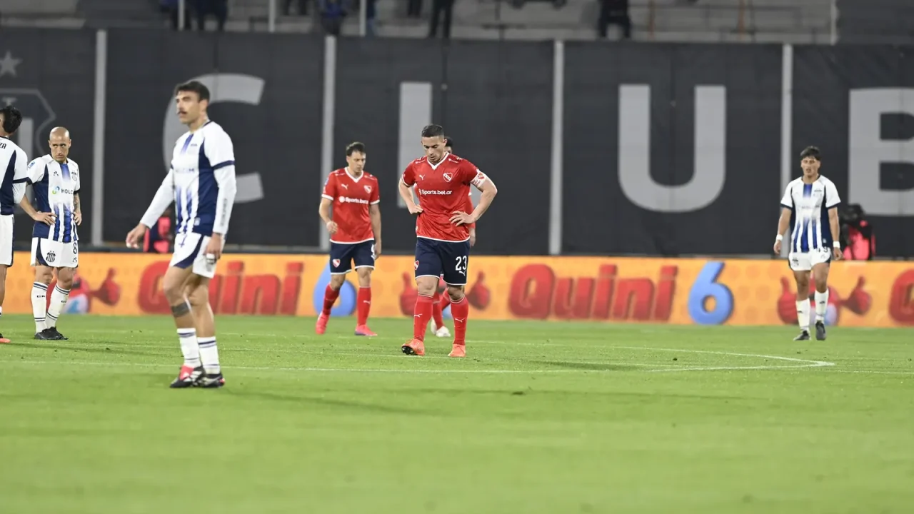 La Liga Profesional difundió el audio del VAR en el gol anulado a Independiente: el diálogo completo con Zunino