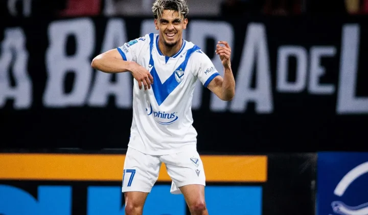 Ronaldo Martínez se luce con un triplete, alcanza la cima del Clausura y firma una chilena espectacular