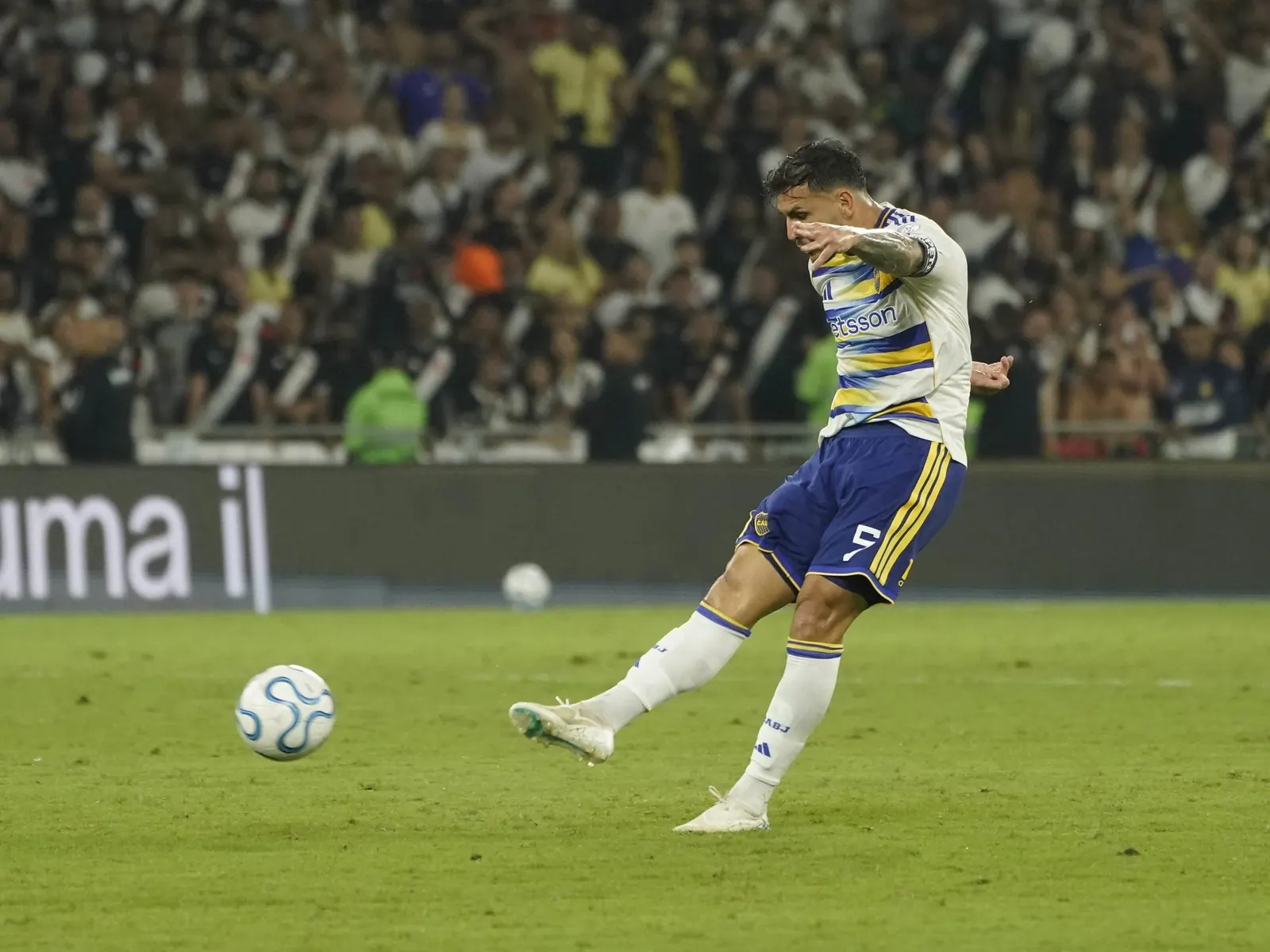Leandro Paredes celebra el gol que clasificó a Boca Juniors a la final de la Copa Sudamericana 2026 en el Maracaná