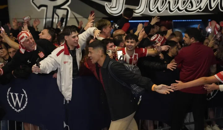 La marea rojiblanca ya está en Río: Estudiantes llegó con el apoyo de sus hinchas para la semifinal ante Flamengo